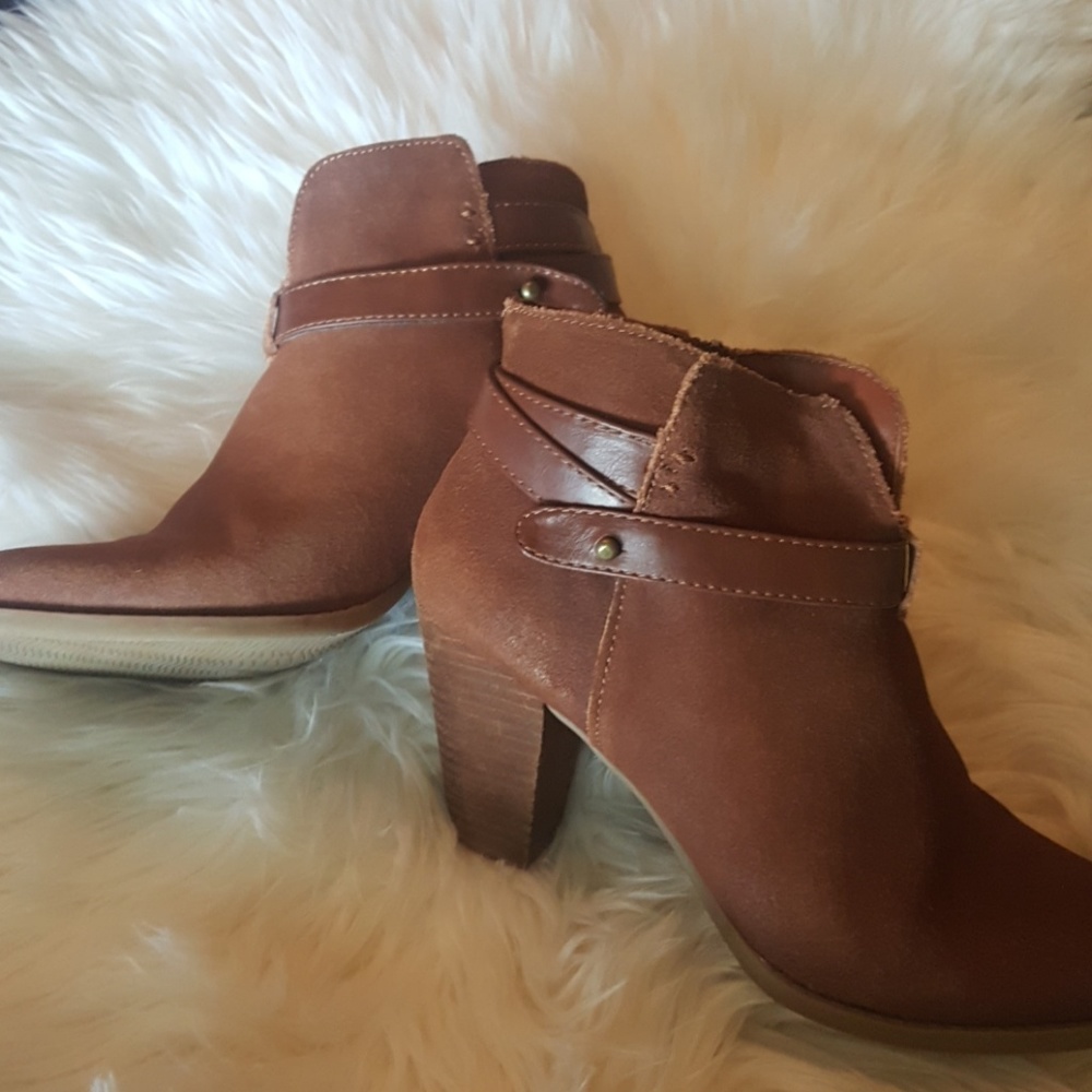 Crown Vintage Tan Booties - Picture 7 of 8